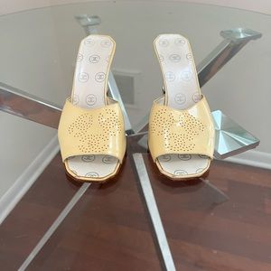 Chanel Yellow and White mule size 38